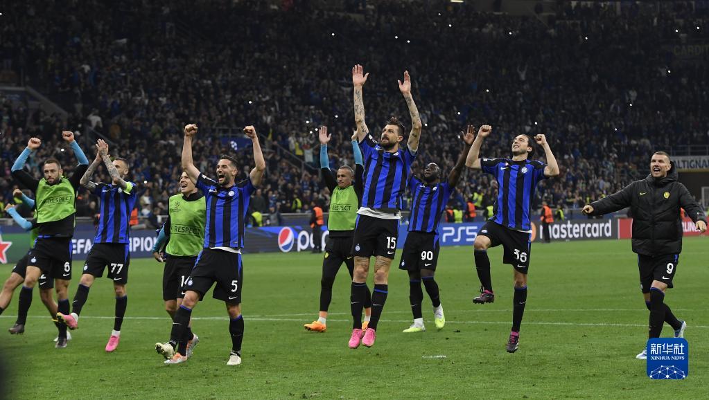 魔术四战全胜晋级NBA杯8强，尼克斯力压热火小组第一晋级（魔术四连胜挺进NBA杯八强，尼克斯压过热火以小组头名出线）