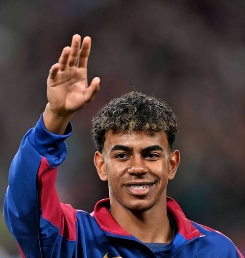 张琳芃第11次赢得中超冠军，超越郑智成国内联赛历史第一人！（张琳芃第11次加冕中超，超越郑智登顶国内联赛历史第一人！）