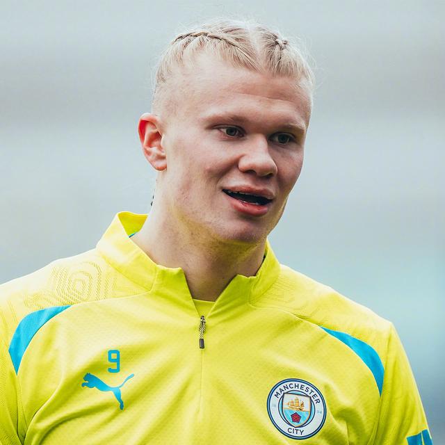 荷媒：利物浦有意阿尔克马尔新星斯密特，斯洛特对其很欣赏（荷媒：利物浦关注阿尔克马尔新秀斯密特，斯洛特青睐有加）