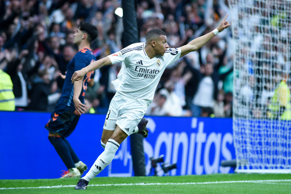 德天空：除拜仁外所有德甲俱乐部均有意波鸿19岁中场伦茨（德天空：拜仁成例外，德甲其余俱乐部均看中波鸿19岁中场伦茨）