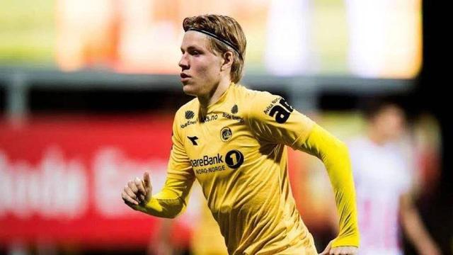 记者：穆斯卡特并不是被“气”走了，他是抽空去上了个厕所（记者澄清：穆斯卡特并非被气走，只是中途去上厕所）