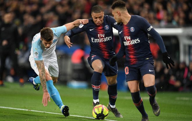 国乒输单打！王皓盯着王楚钦心事重重，梁靖崑技不如人：没好办法