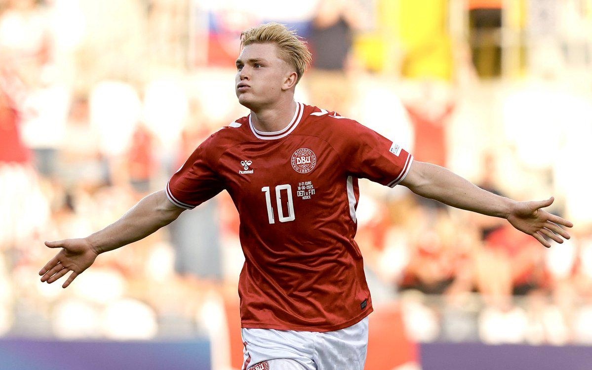 阿圭罗：阿根廷能赢2026世界杯；梅西是巴萨队史最重要的球员（阿圭罗：看好阿根廷问鼎2026世界杯，梅西是巴萨史上最重要球员）