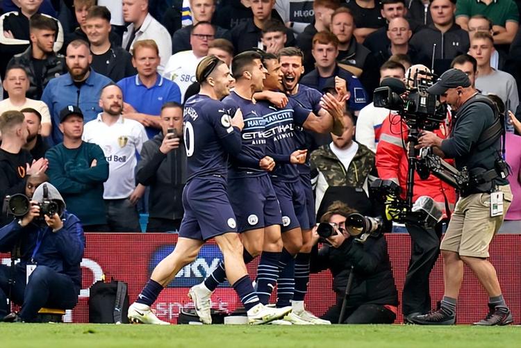 巴甲半场：克里斯蒂安头球破僵，克鲁塞罗暂1-0博塔弗戈（巴甲半场战报：克里斯蒂安头球先拔头筹，克鲁塞罗暂1-0领先博塔弗戈）