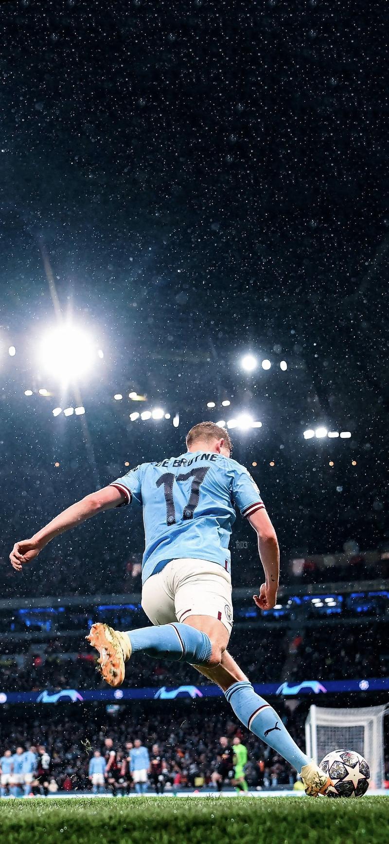 拜仁慕尼黑莱万多夫斯基帽子戏法（莱万多夫斯基为拜仁上演帽子戏法）