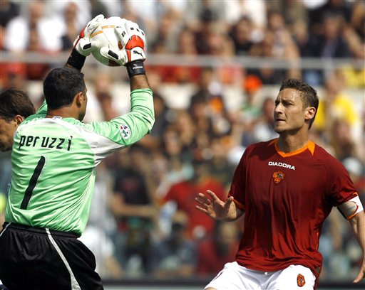 汉密尔顿：最喜欢内马尔和维尼修斯；欣赏梅西的技术（汉密尔顿：钟爱内马尔与维尼修斯，赞赏梅西技术）