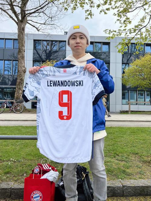 法尔克：利物浦领跑格伊争夺战，拜仁目前优先与于帕续约（法尔克：利物浦领先格伊竞逐，拜仁优先推进与于帕续约）