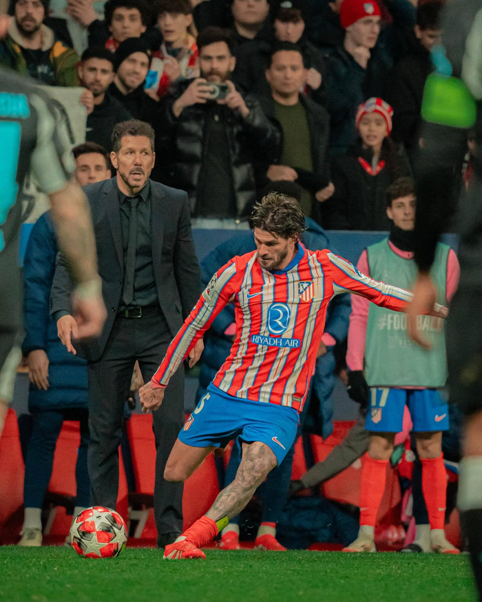 早报：拥有地表最强人类的从容感……怎么，你们没有吗？（早报：拥有地表最强人类的底气与从容——怎么，你们没有？）