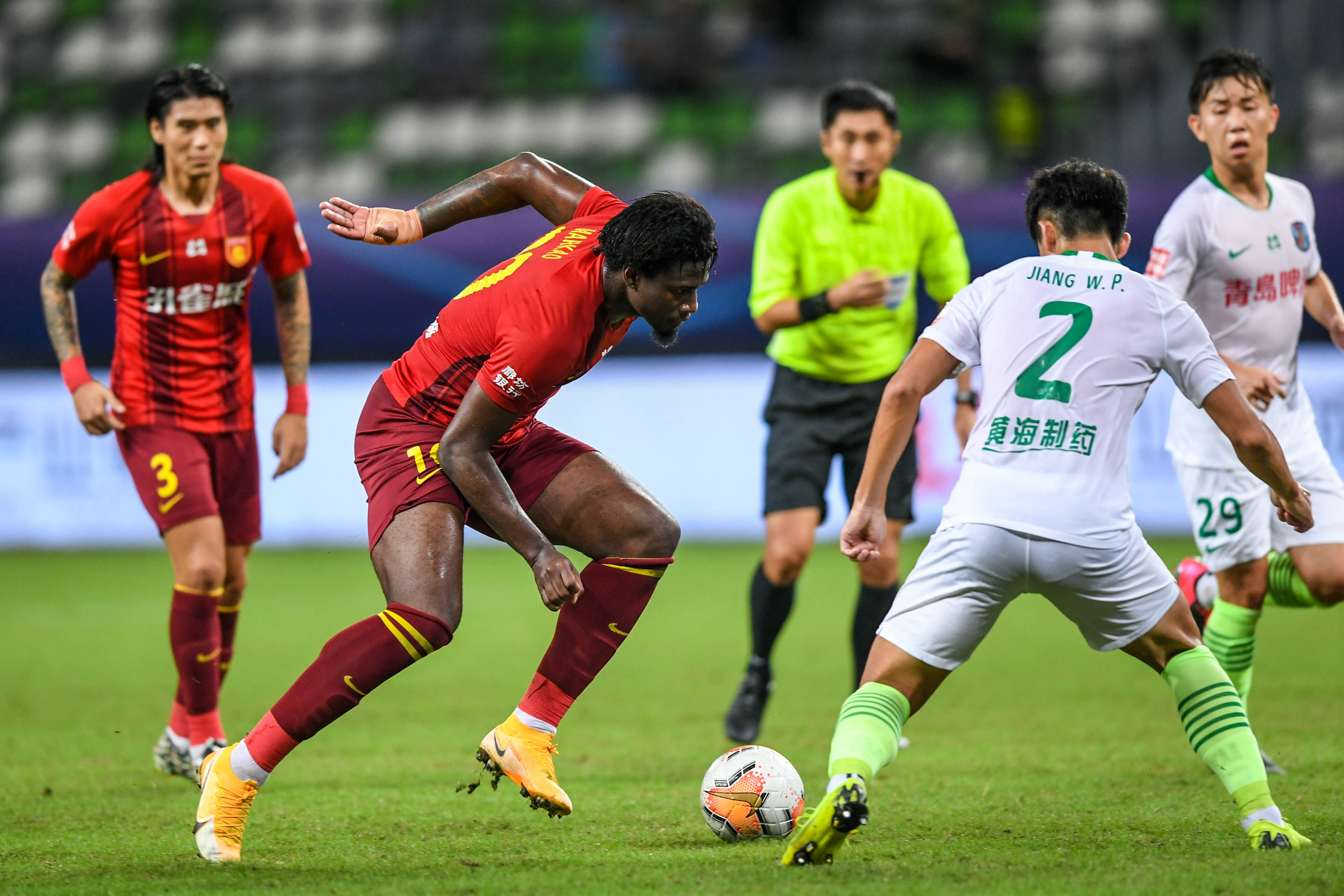 足球世界杯裁判否认偏袒传闻