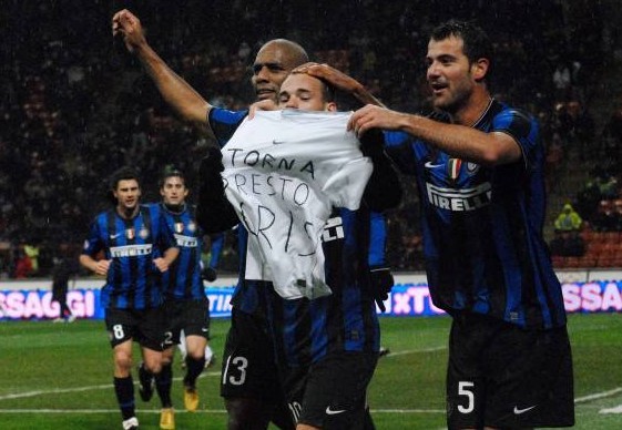 西媒：维尼修斯等核心对阿隆索不满，教练与更衣室发生冷战（西媒曝：维尼修斯等核心不满阿隆索，主帅与更衣室关系陷入冷战）