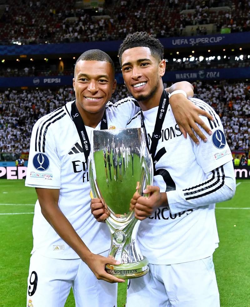 足球国足再次加练射门，教练组严要求