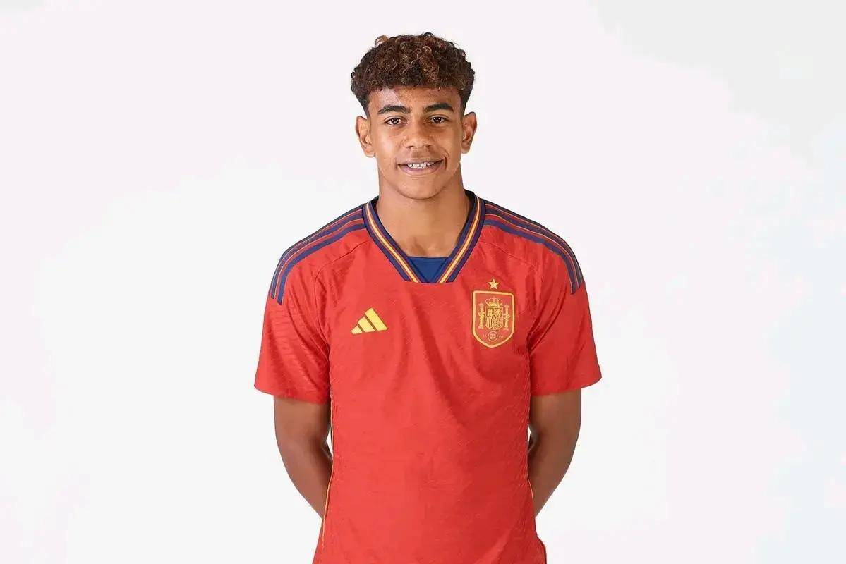 阿隆索下课谁接任？六台球迷投票：穆帅得票近40%齐达内第二（阿隆索若离任谁接班？六台球迷投票：穆帅支持率近四成，齐达内第二）