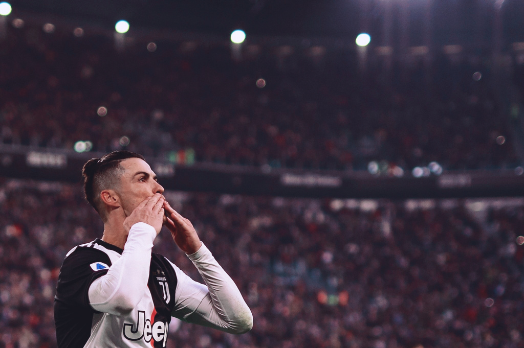 绿帽哥：利物浦所有老队员都在萨拉赫风波中力挺斯洛特（绿帽哥：利物浦全体老将在萨拉赫风波期间一致声援斯洛特）